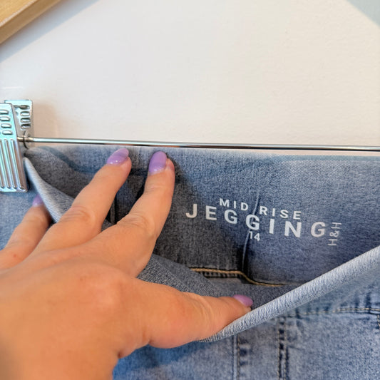 H&H Mid Rise Jegging Light Blue – Size 14