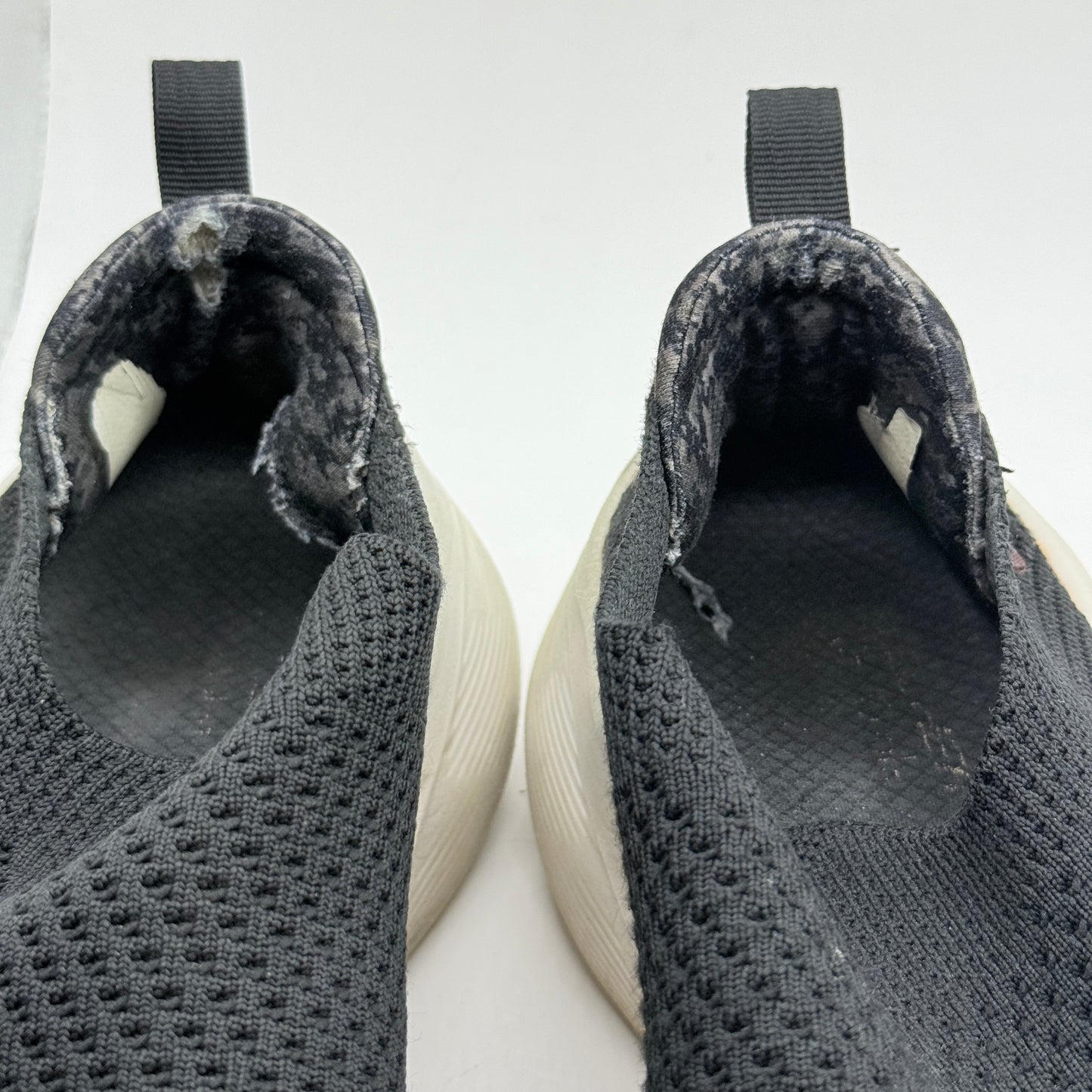 Skechers Arch Fit Black Slip-On Walking Shoes – Size 9.5