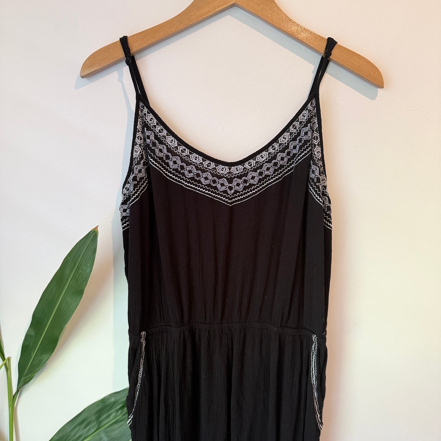 Jeanswest Embroidered Strappy Jumpsuit Black – Size M