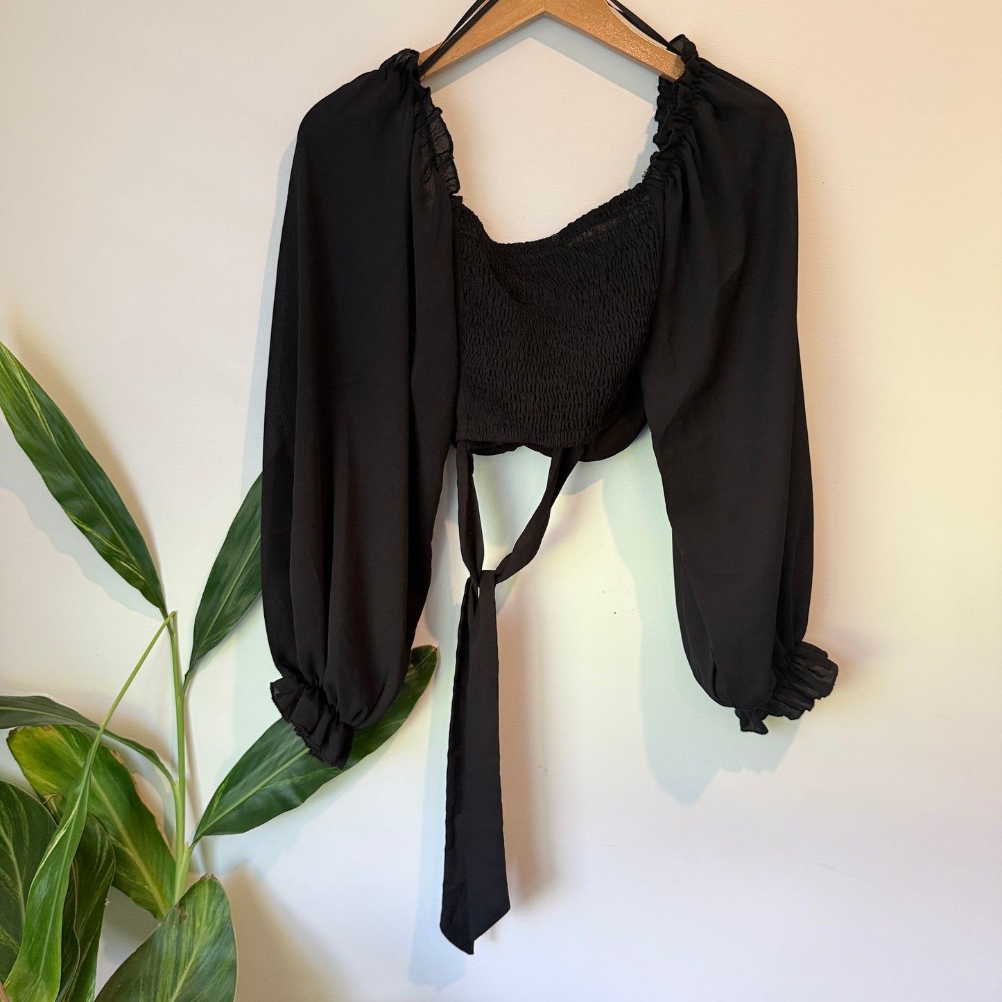 ThatsSoFetch Tie-Front Crop Top – Black – Size 8