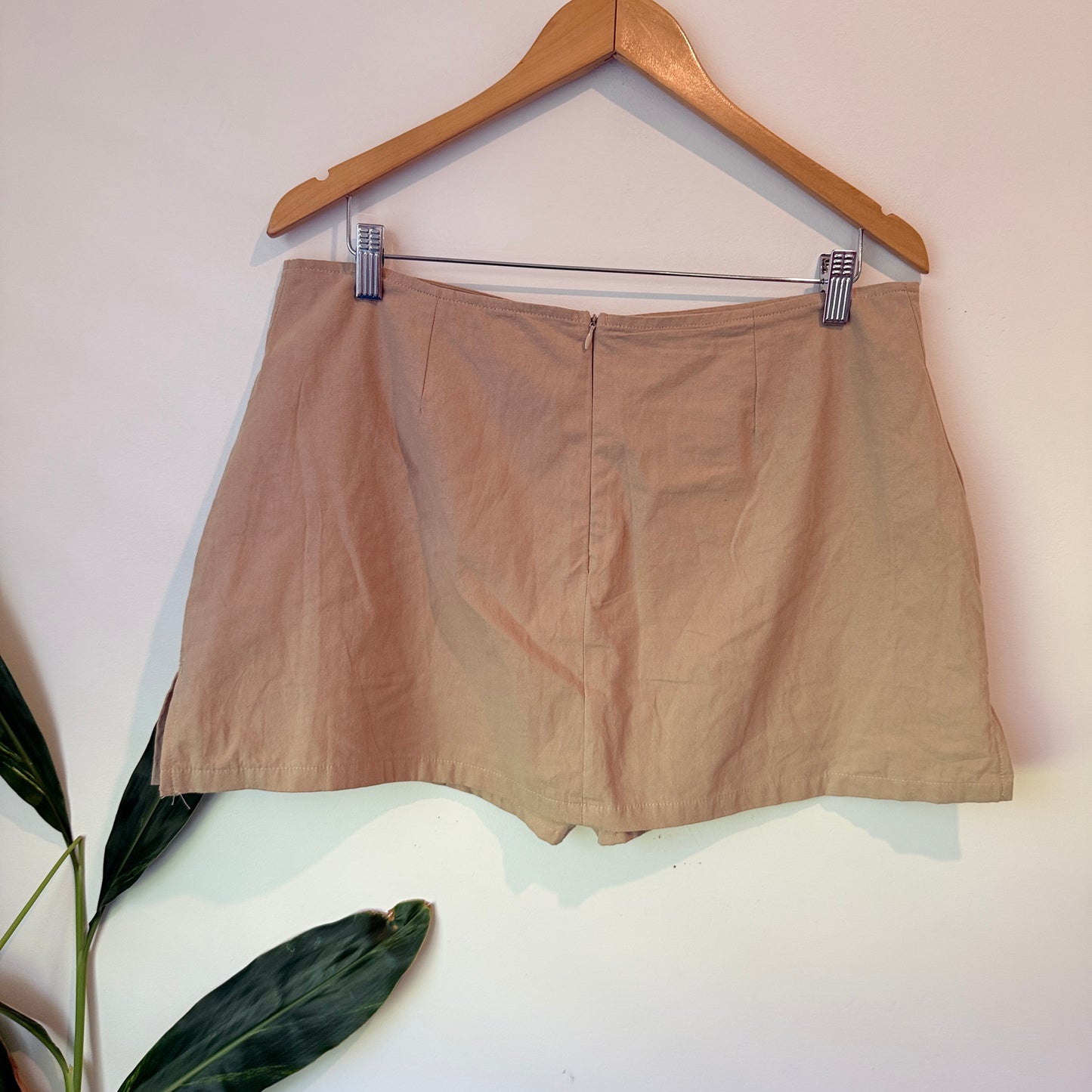 Mirrou Mini Skort Beige - Size 14