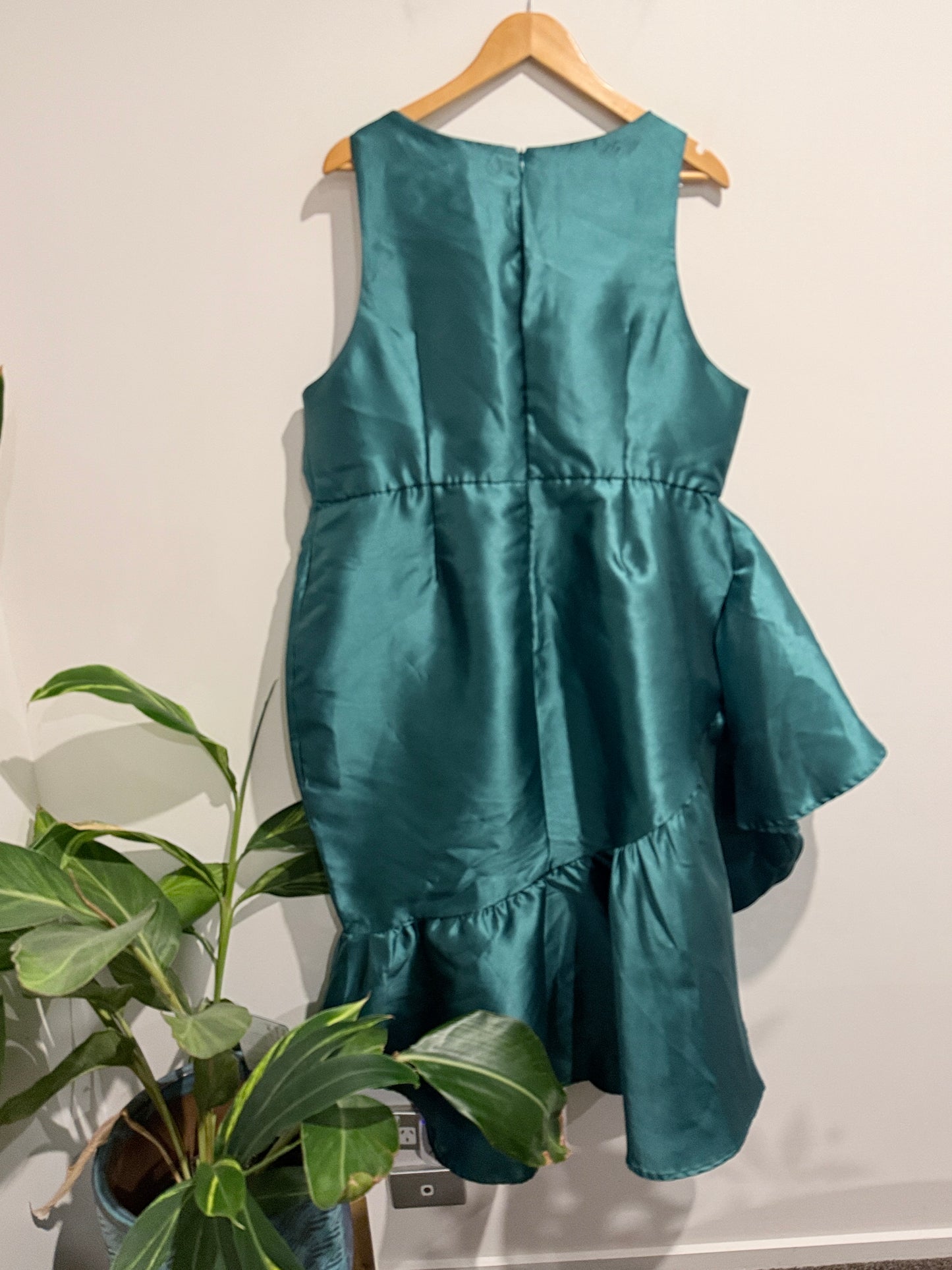 Shein Curve Emerald Green Satin Ruffle Dress Size 3XL Sleeveless Party Dress