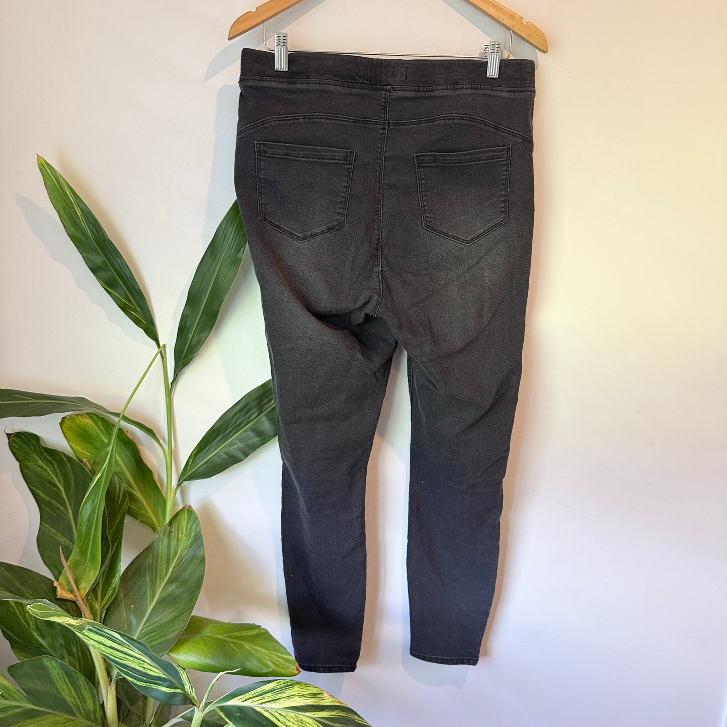 Urban Jeans Co. Pull On Skinny Jeans Black - Size 14