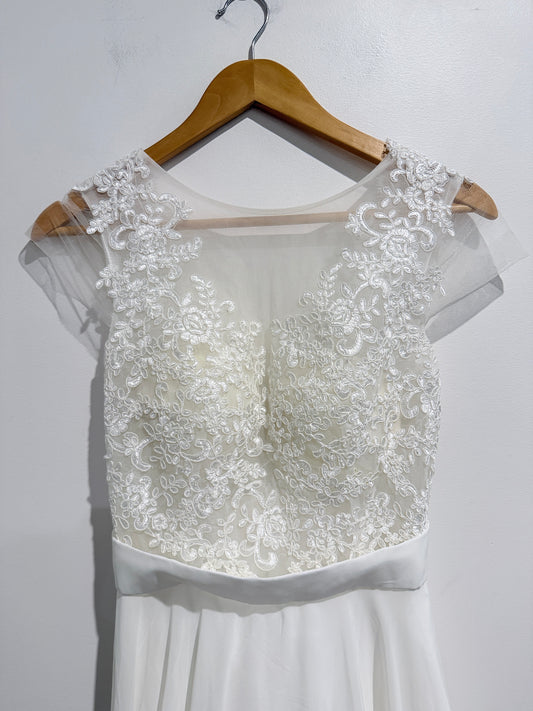 Ivory Lace Chiffon Wedding Dress Size 8-10