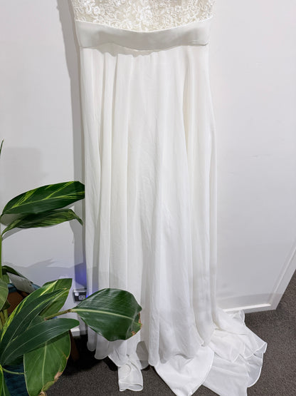 Ivory Lace Chiffon Wedding Dress Size 8-10