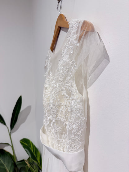 Ivory Lace Chiffon Wedding Dress Size 8-10