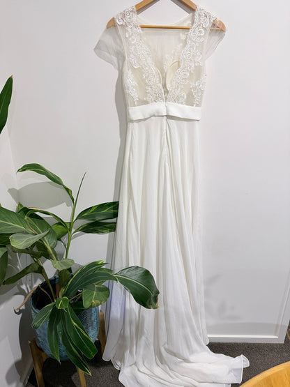 Ivory Lace Chiffon Wedding Dress Size 8-10