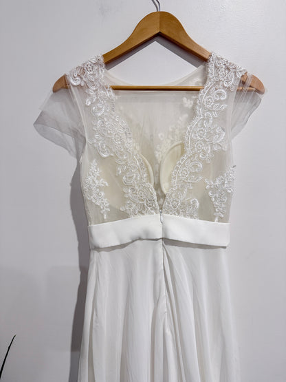 Ivory Lace Chiffon Wedding Dress Size 8-10
