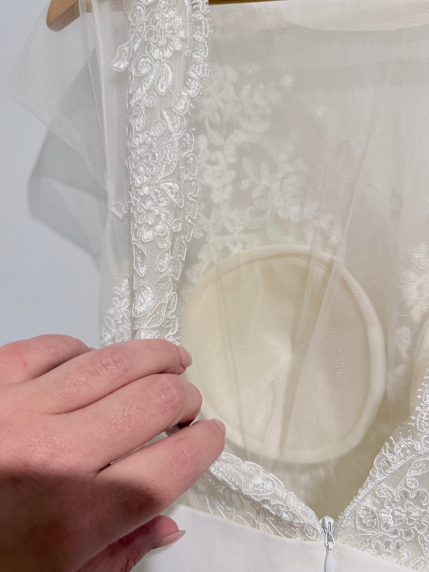 Ivory Lace Chiffon Wedding Dress Size 8-10