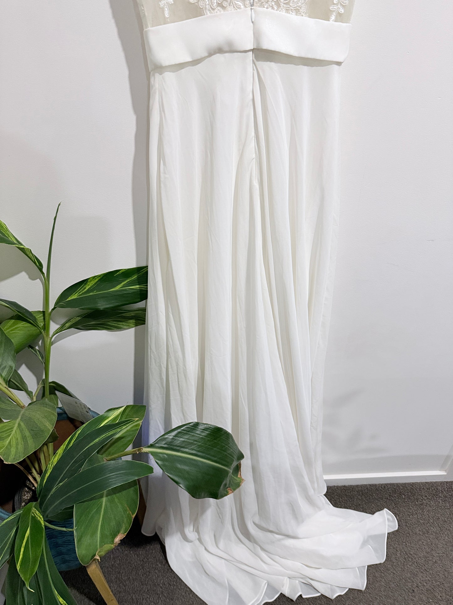 Ivory Lace Chiffon Wedding Dress Size 8-10