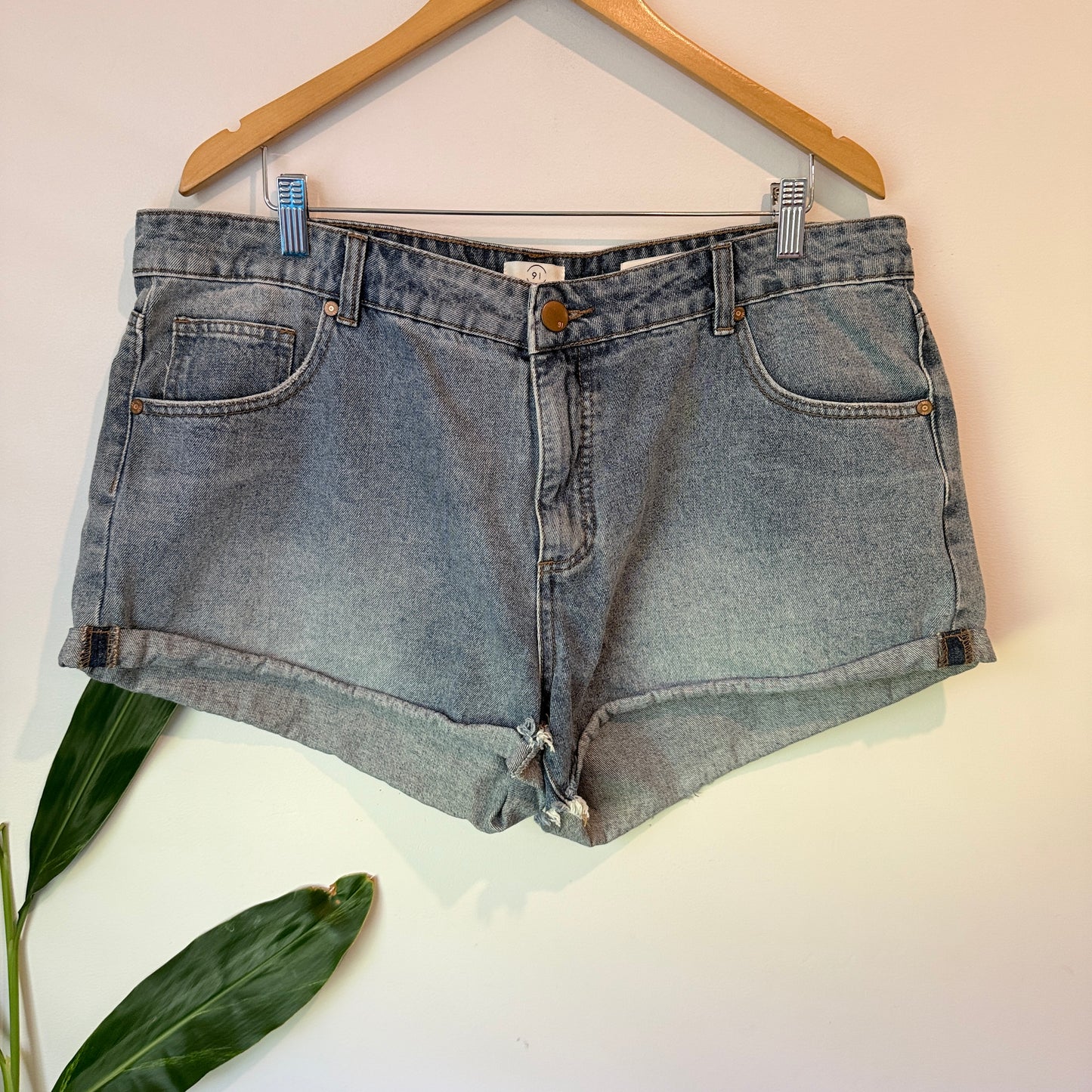 Cotton On Mid Saturday Denim Shorts – Size 18