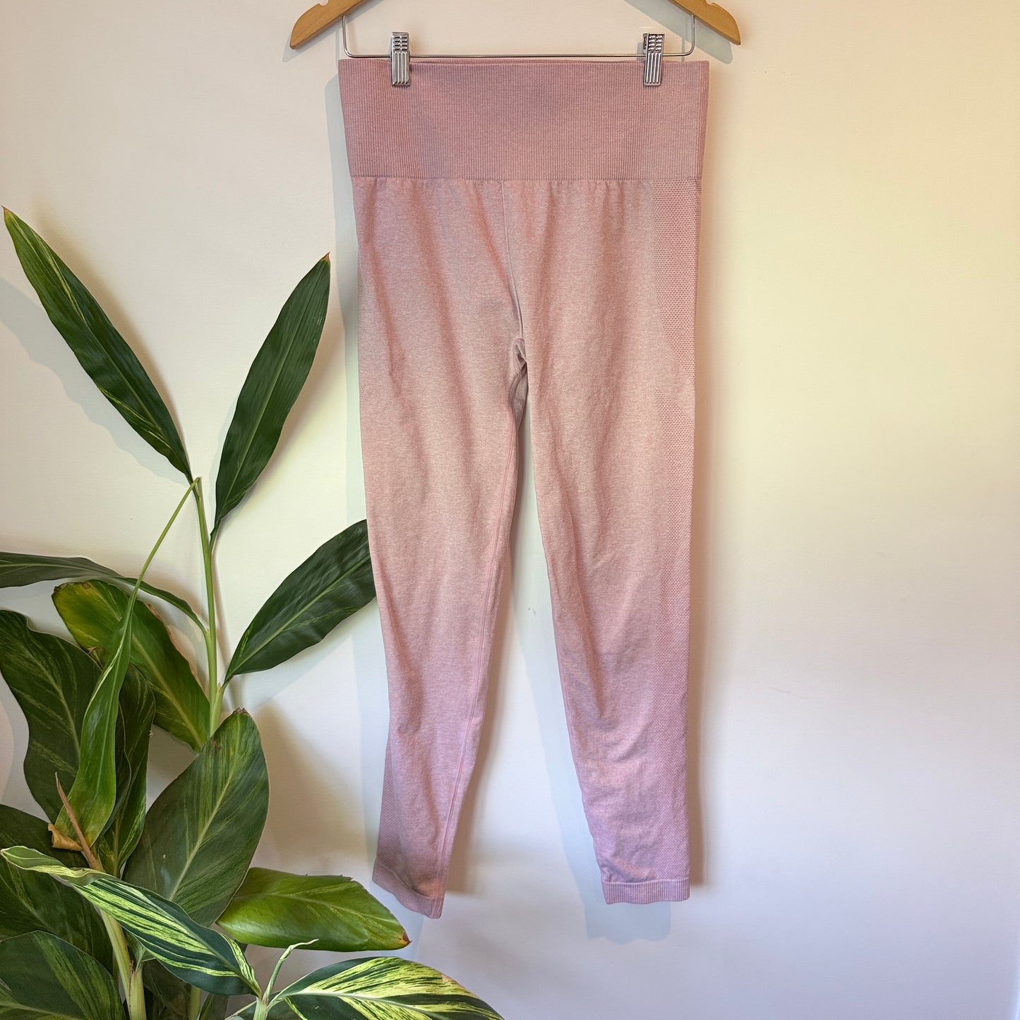 Lorna Jane Uniquely Seamless Pink Leggings – Size L