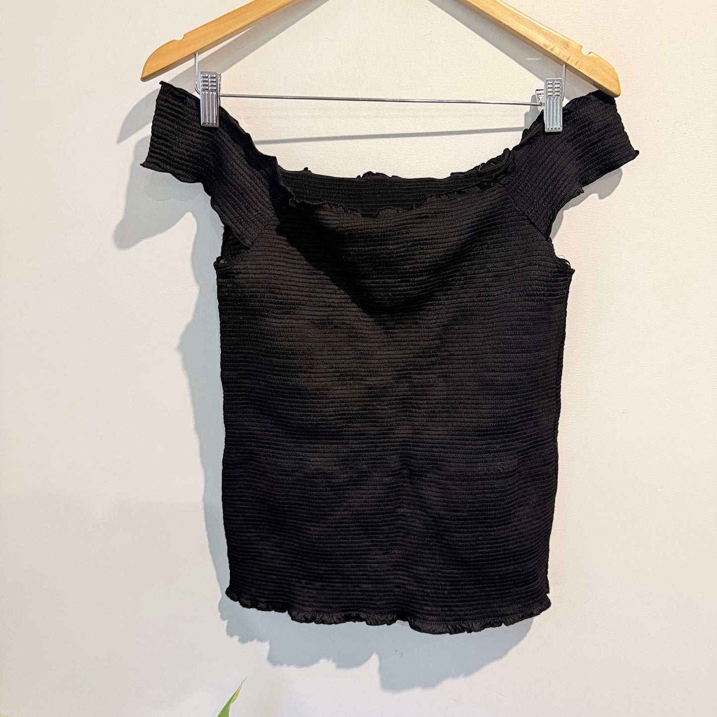 Wetseal Size U/Arm to U/Arm 38cm Smocked Off-the-Shoulder Crop Top