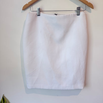 Calvin Klein Size 4 White Skirt