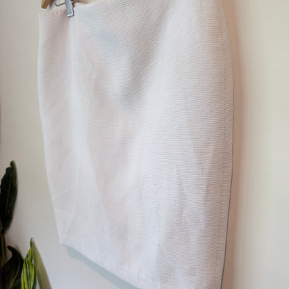 Calvin Klein Size 4 White Skirt