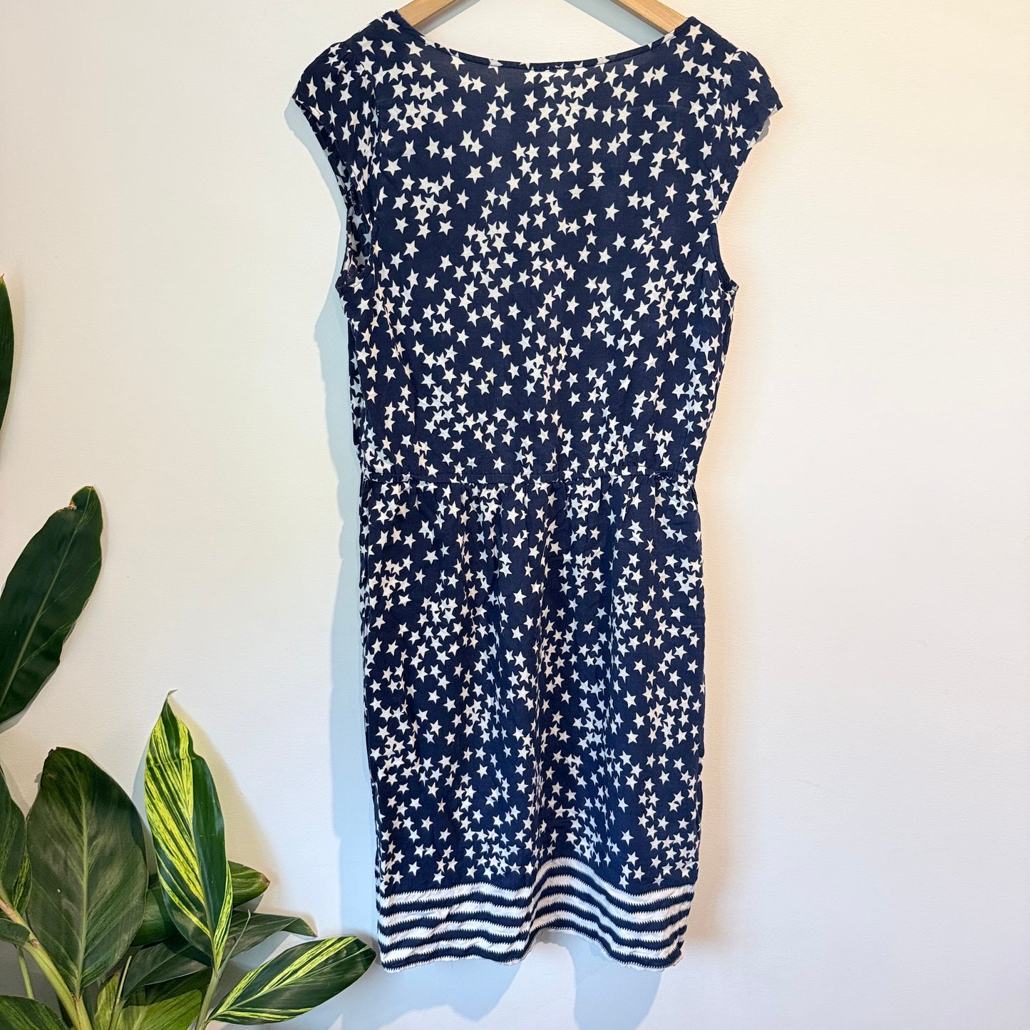 Cut Label Viscose Size 10 Stars Dress