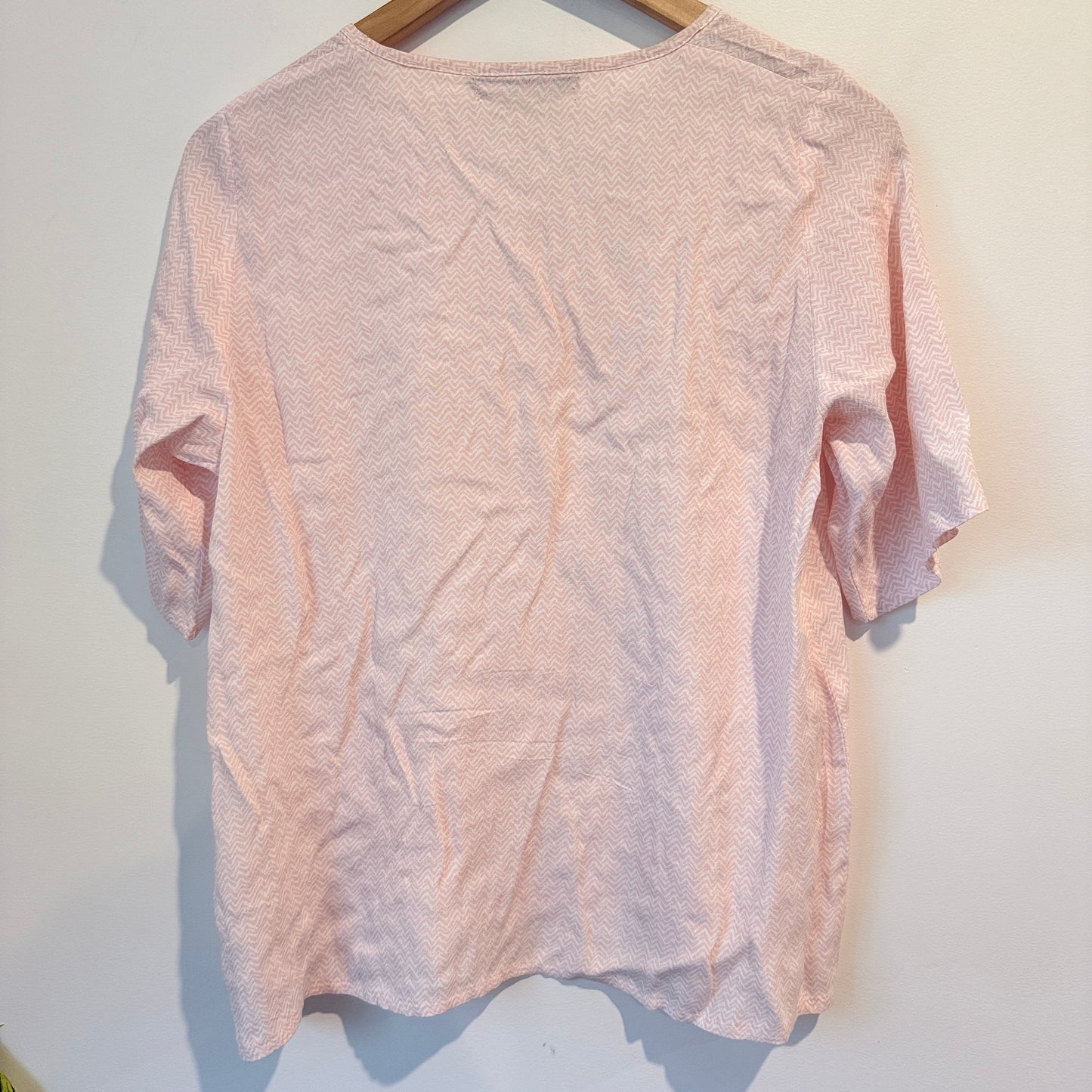 Succhi Collection by Susie Holland Viscose Light Patterned Top - 48cm U/Arm