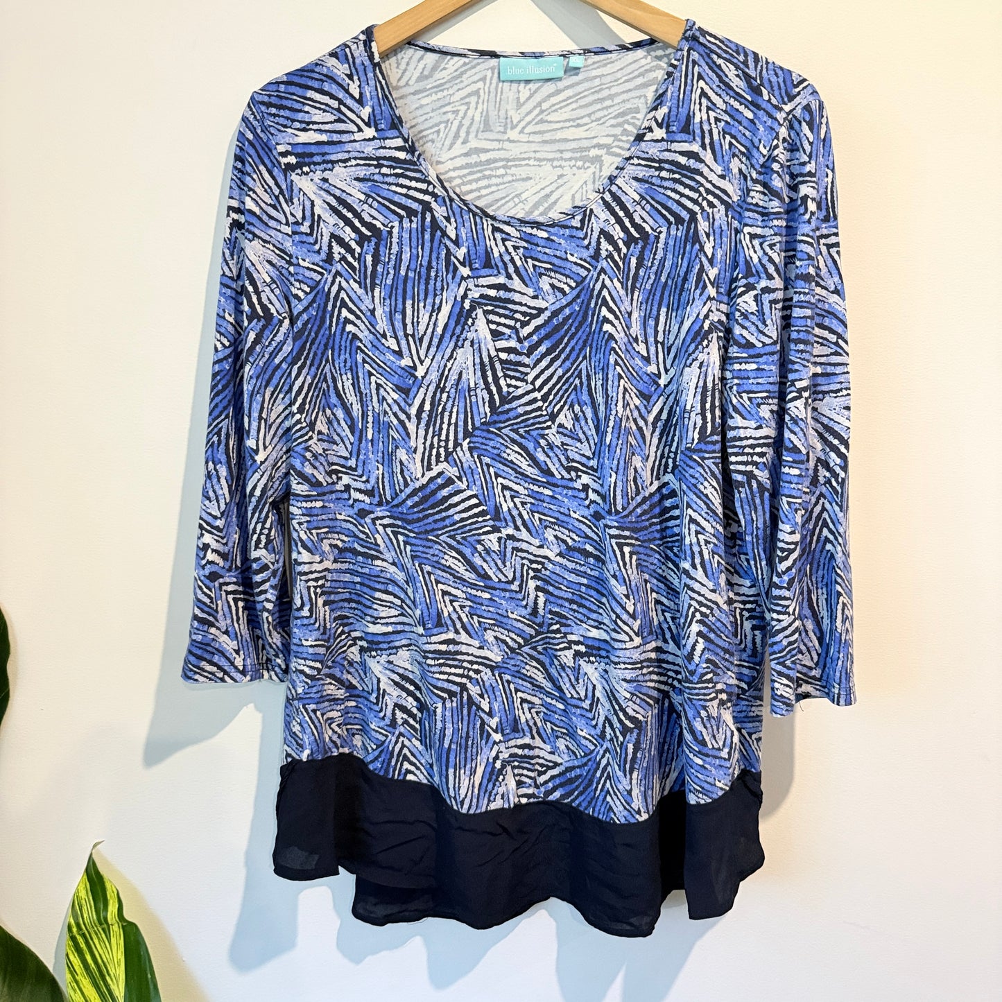 Blue Illusion Abstract Print Tunic Blouse Size XL