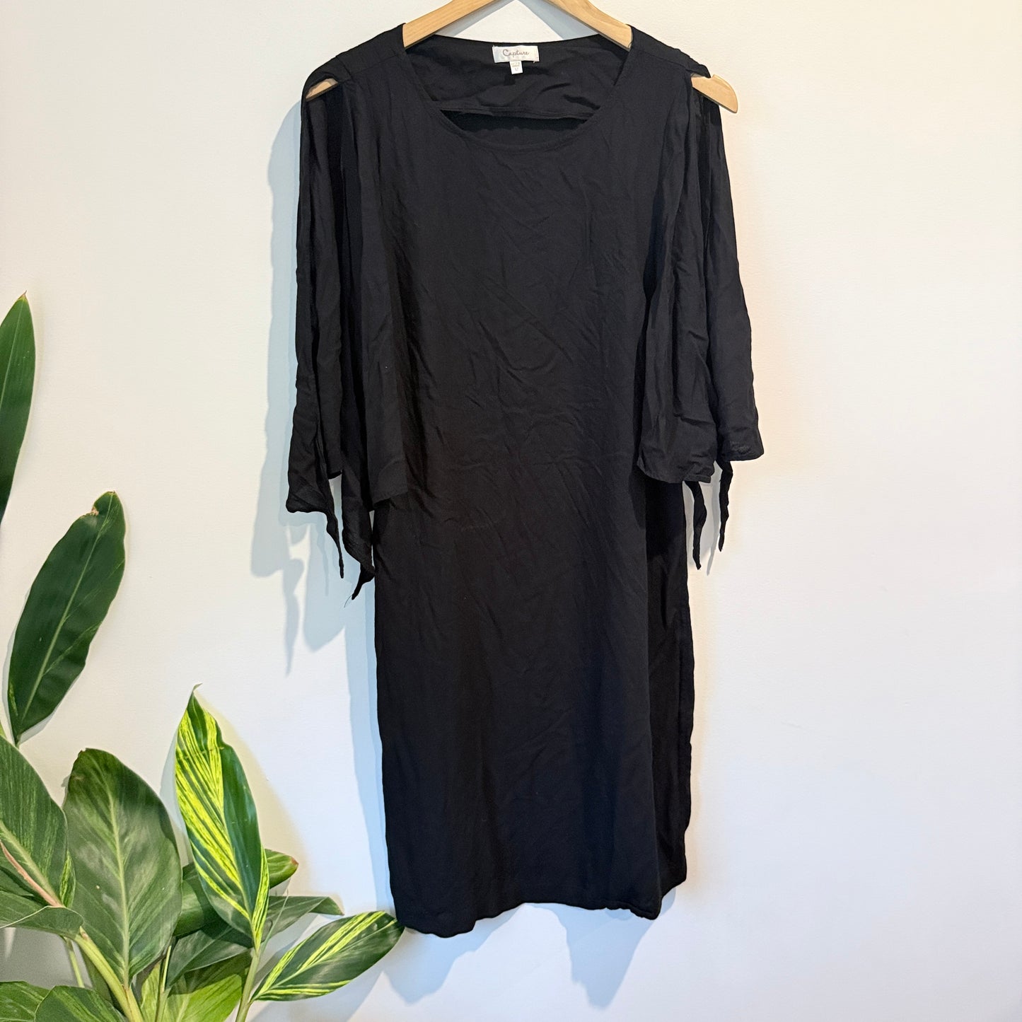Capture Black Knee-Length Dress Size 12