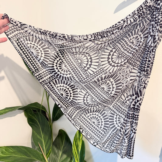 Black & White Geometric Patterned Scarf