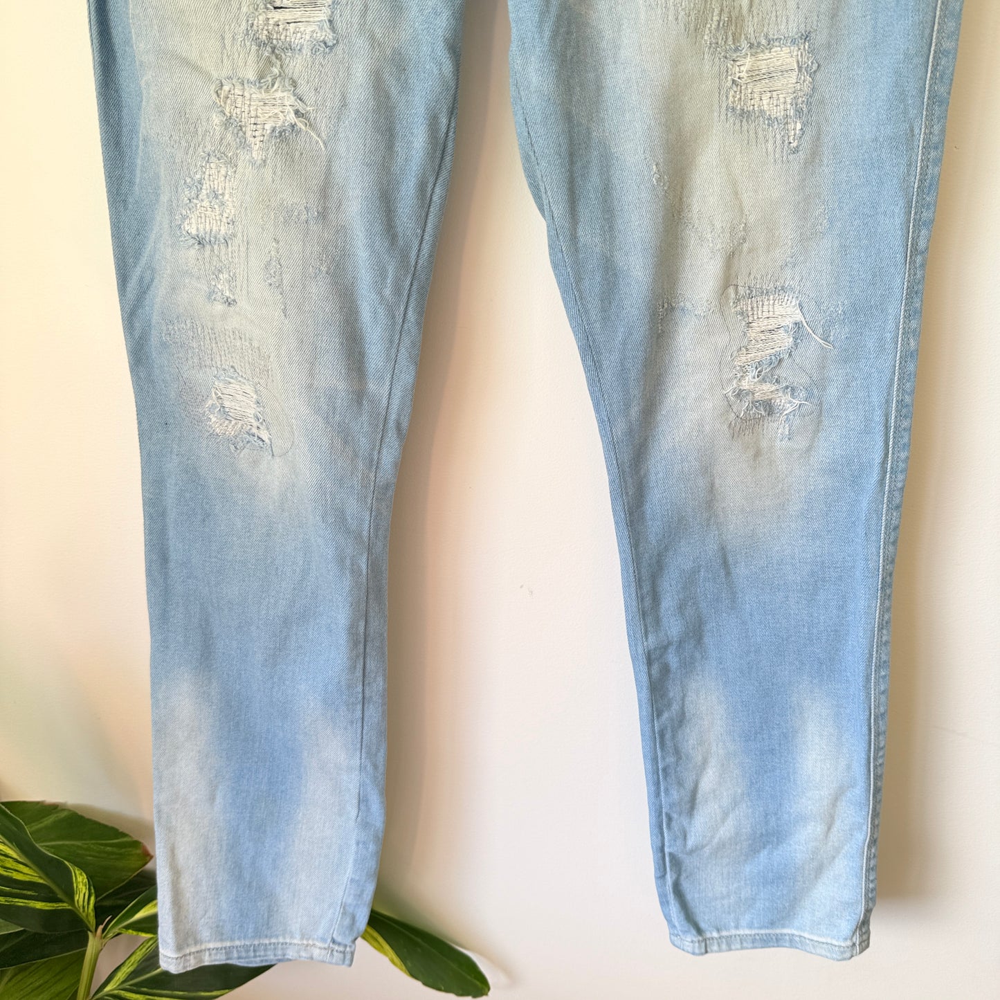 Jeanswest Light Wash Distressed Slim Boyfriend Jeans - Size 10