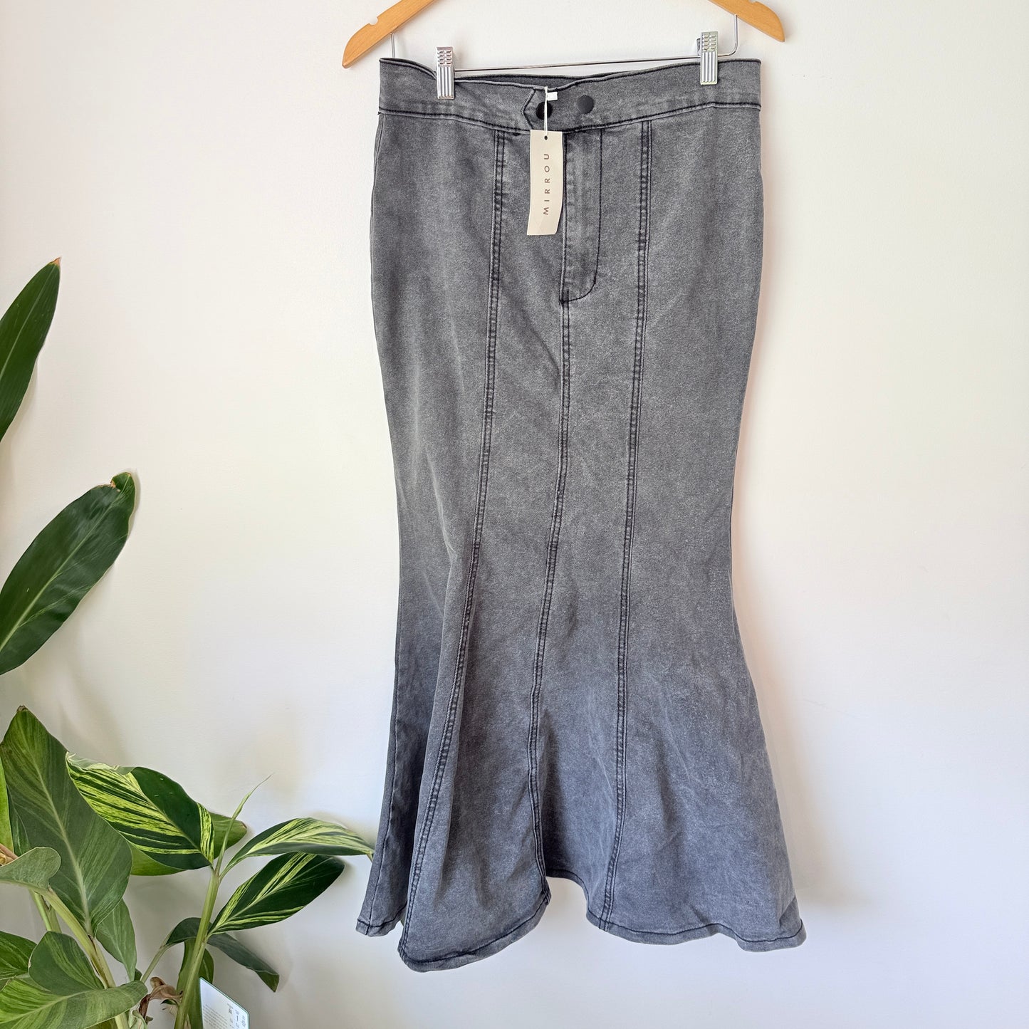 Mirrou Grey Denim Midi Skirt – Grey – Size M