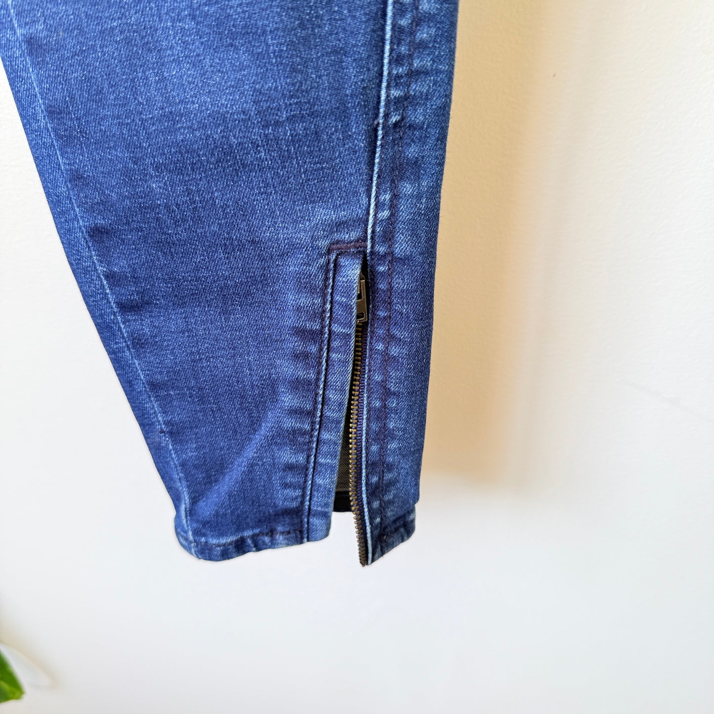 WITCHERY Dark Blue Wash Skinny Jeans with Ankle Zips - Size 6