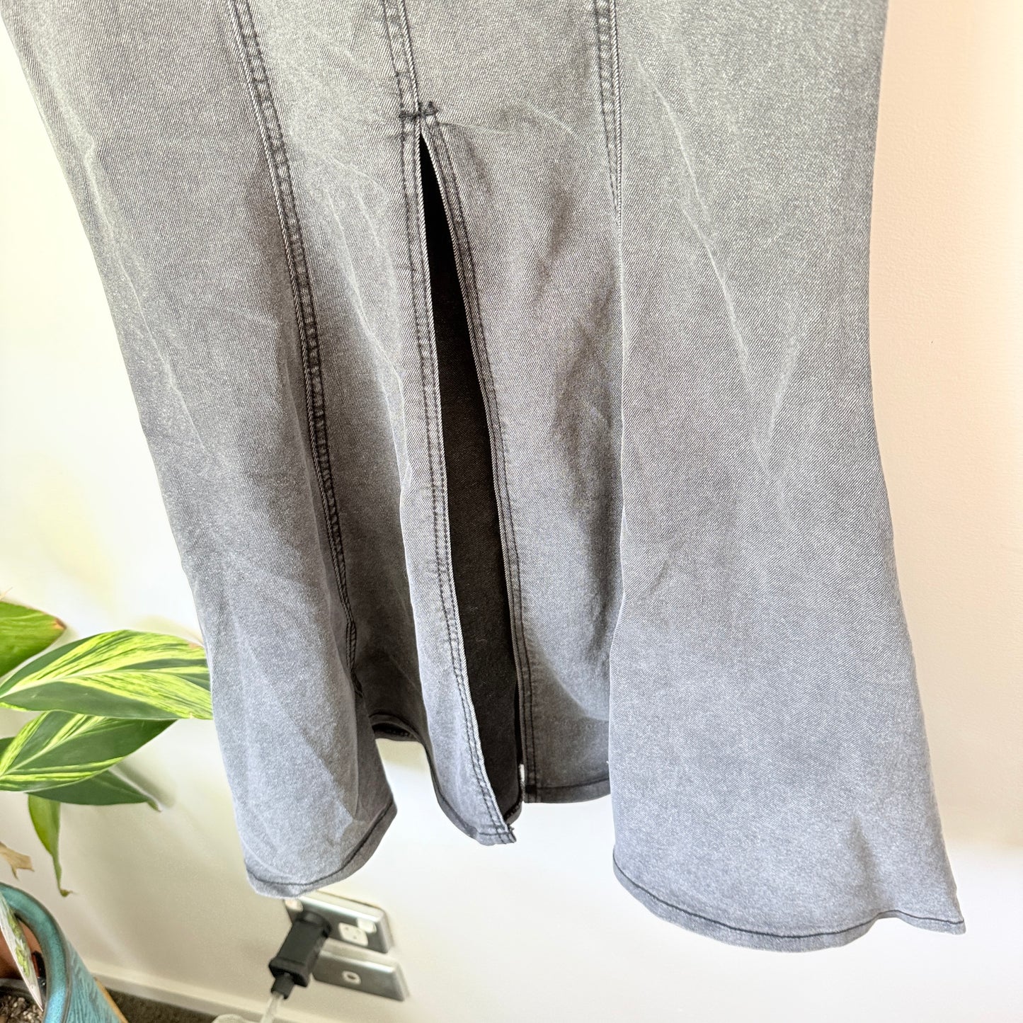 Mirrou Grey Denim Midi Skirt – Grey – Size M