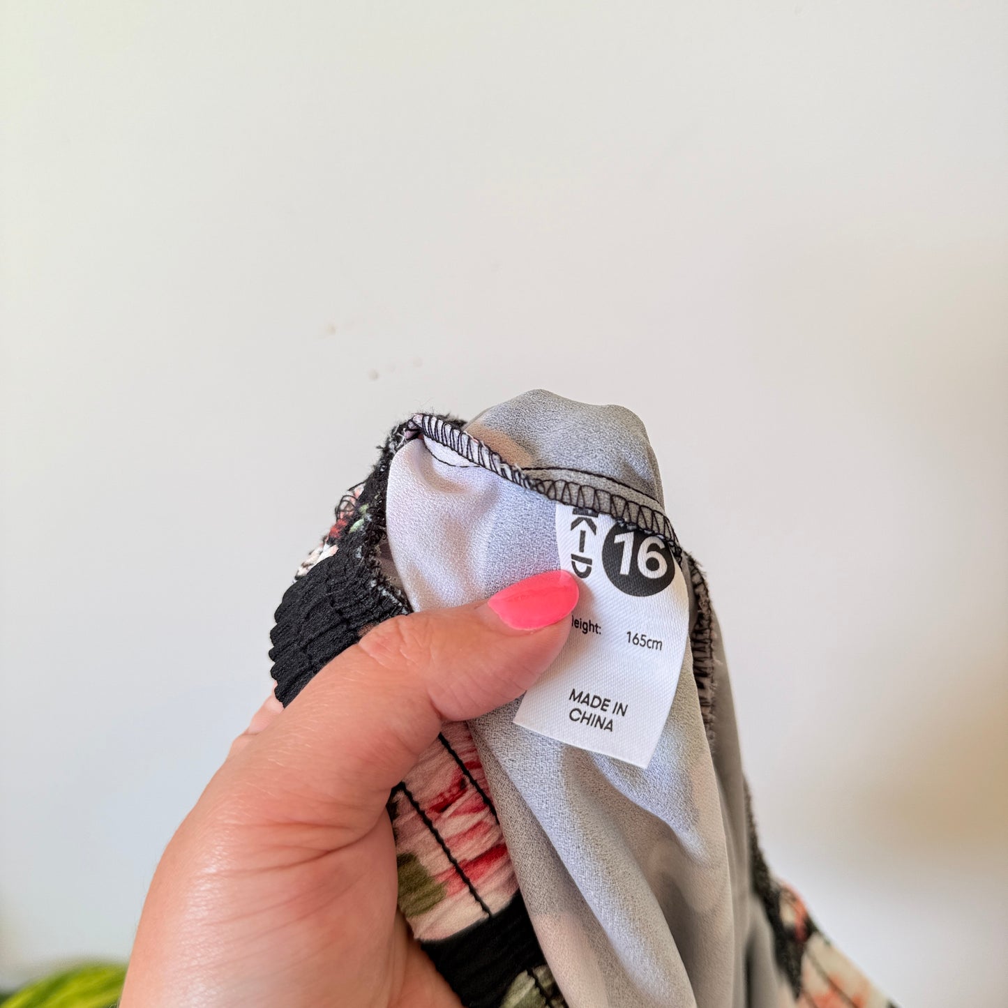 Black Pink Rose Floral Ruffle Mini Skirt - 70cm Waist