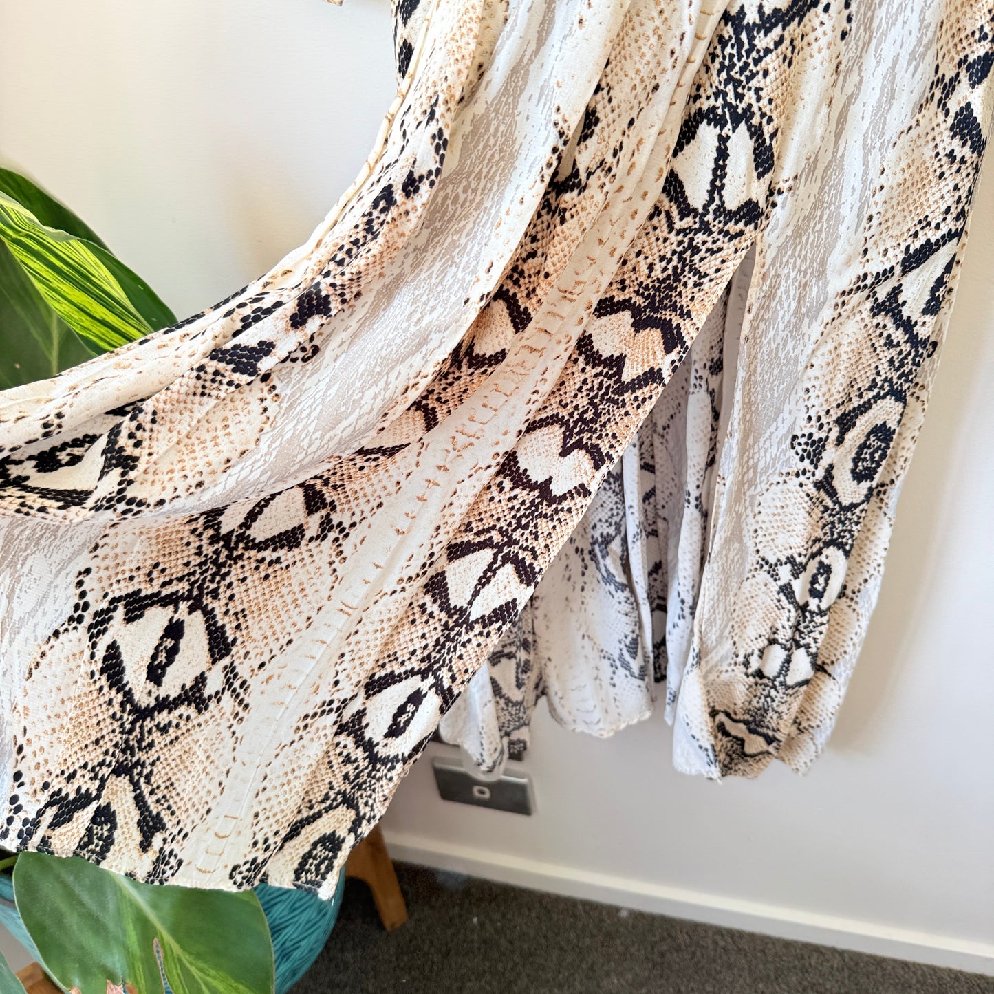 TOPSHOP Neutral Snake Print Midi Shirt Dress - 6