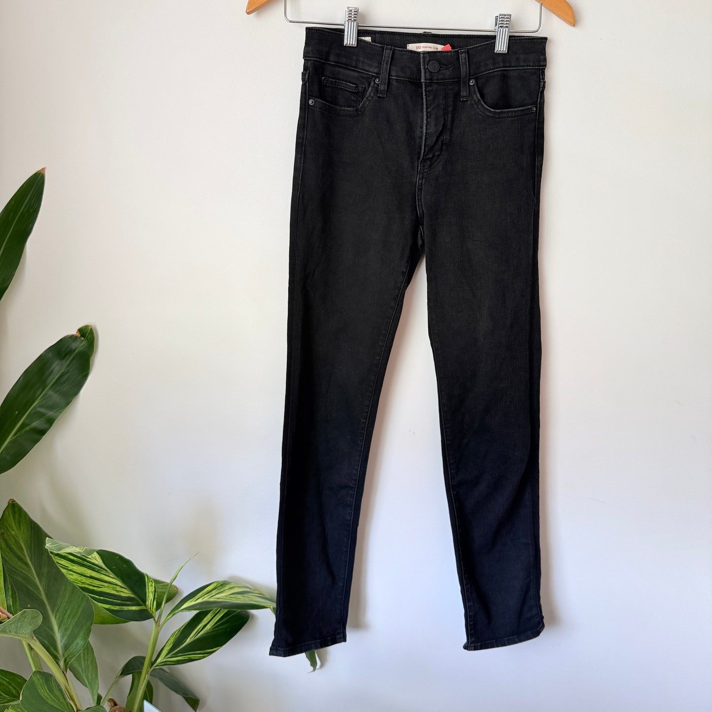 Levi 312 Shaping Slim Size 25 Black Skinny Denim Jeans