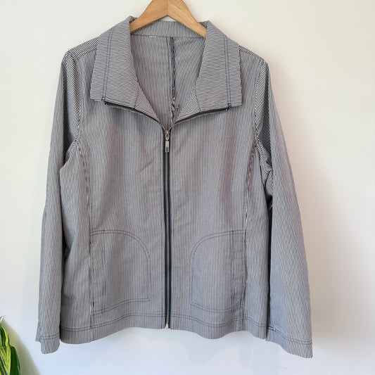 Black & White Pinstripe Zip-Up Jacket – U/Arm 57cm