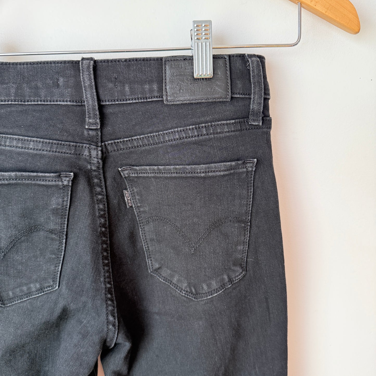 Levi 312 Shaping Slim Size 25 Black Skinny Denim Jeans