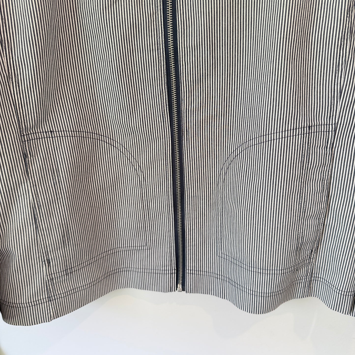 Black & White Pinstripe Zip-Up Jacket – U/Arm 57cm