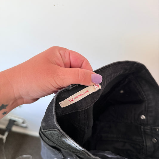 Levi 312 Shaping Slim Size 25 Black Skinny Denim Jeans