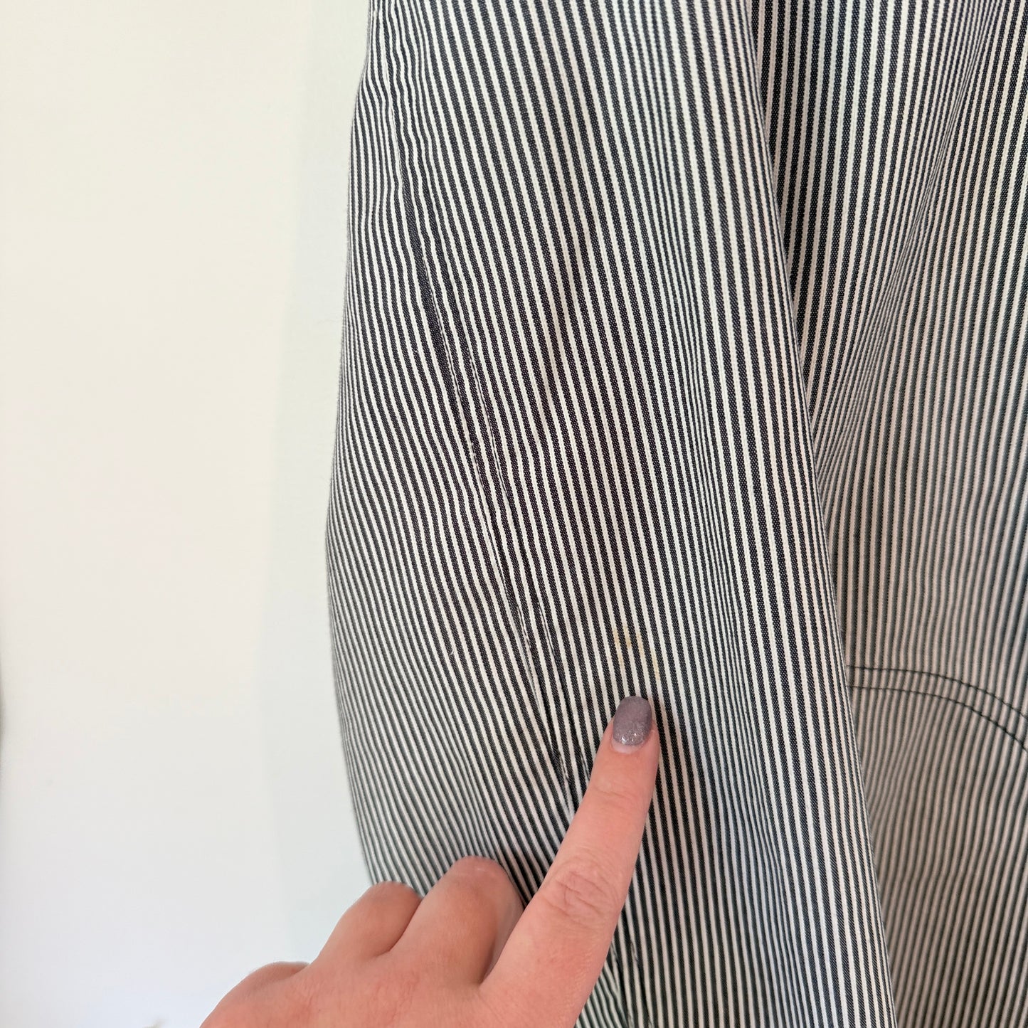 Black & White Pinstripe Zip-Up Jacket – U/Arm 57cm