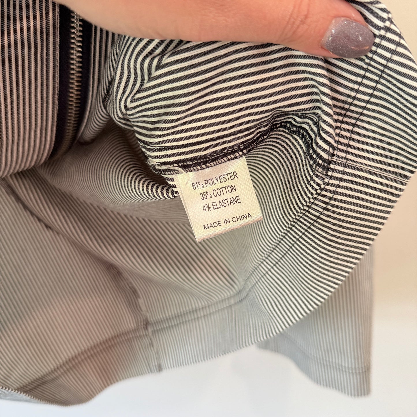 Black & White Pinstripe Zip-Up Jacket – U/Arm 57cm