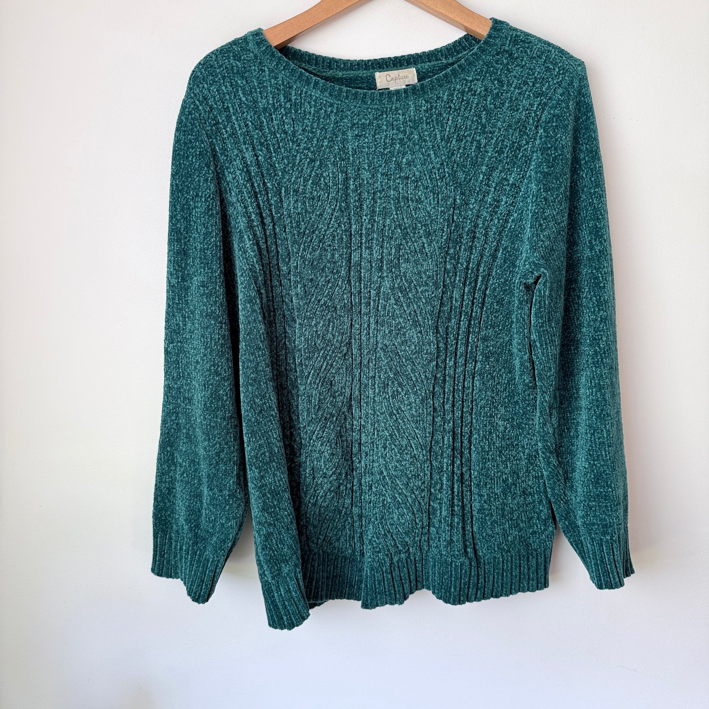 Capture Size M Knit Sweater