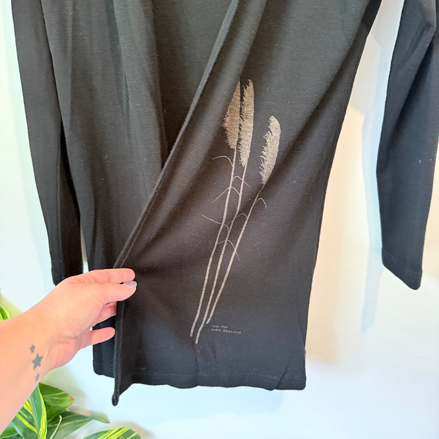 Experience New Zealand Size S Black Open-Front Merino Cardigan