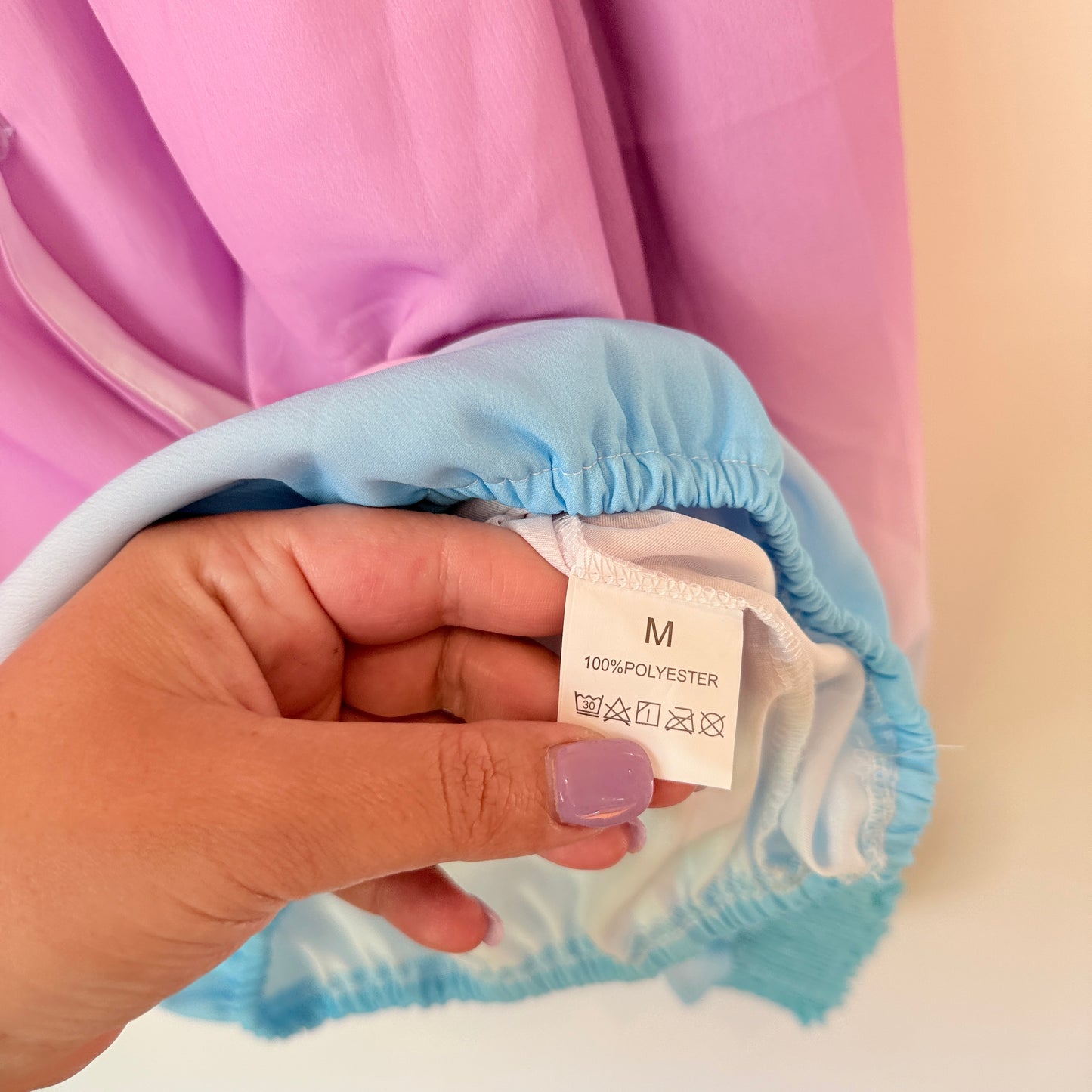 Brand Unknown Size M V-Neck Gradient Blouse