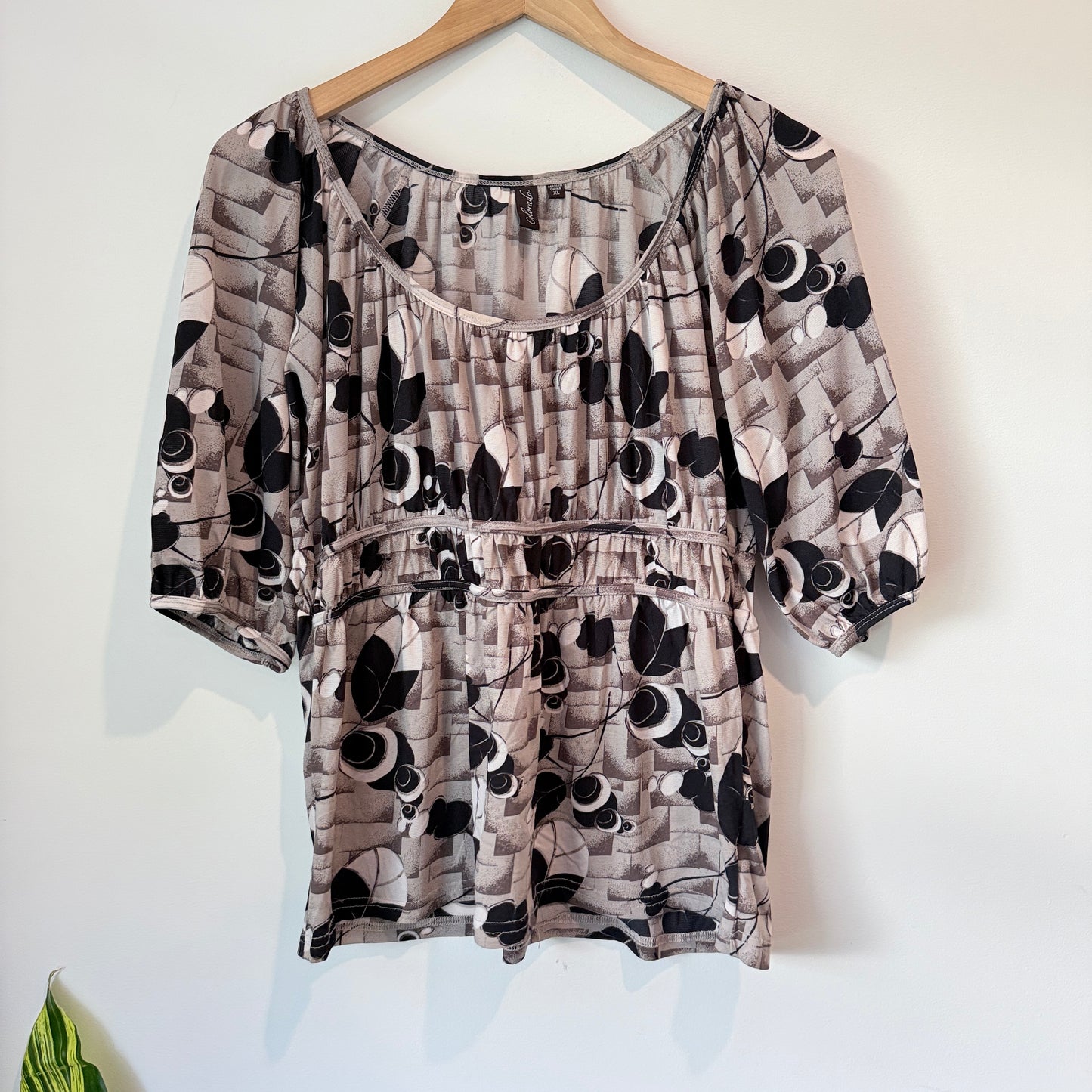 Colorado Size XL Women’s Abstract Floral Scoop-Neck Blouse