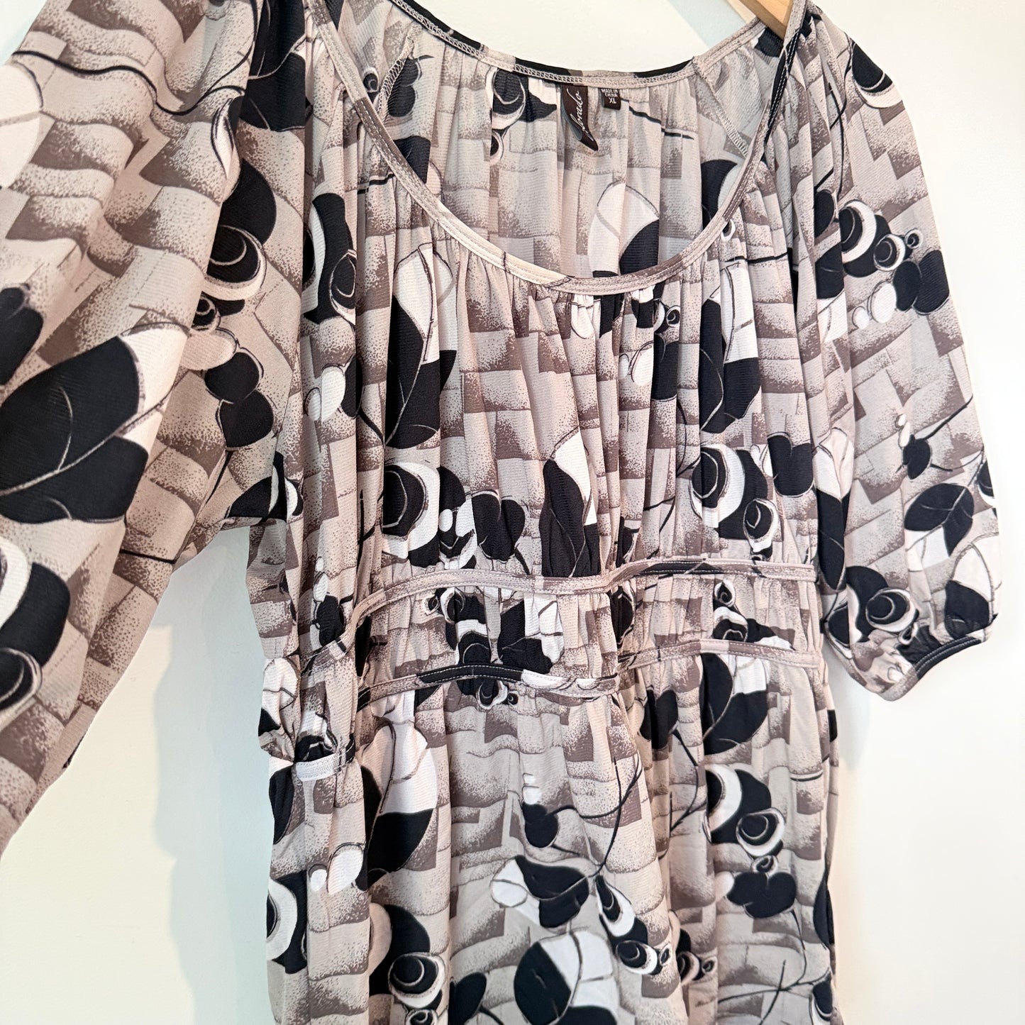 Colorado Size XL Women’s Abstract Floral Scoop-Neck Blouse