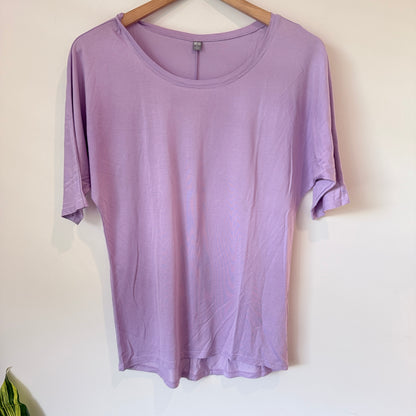 Uniqlo Size M Purple Short-Sleeved T-Shirt