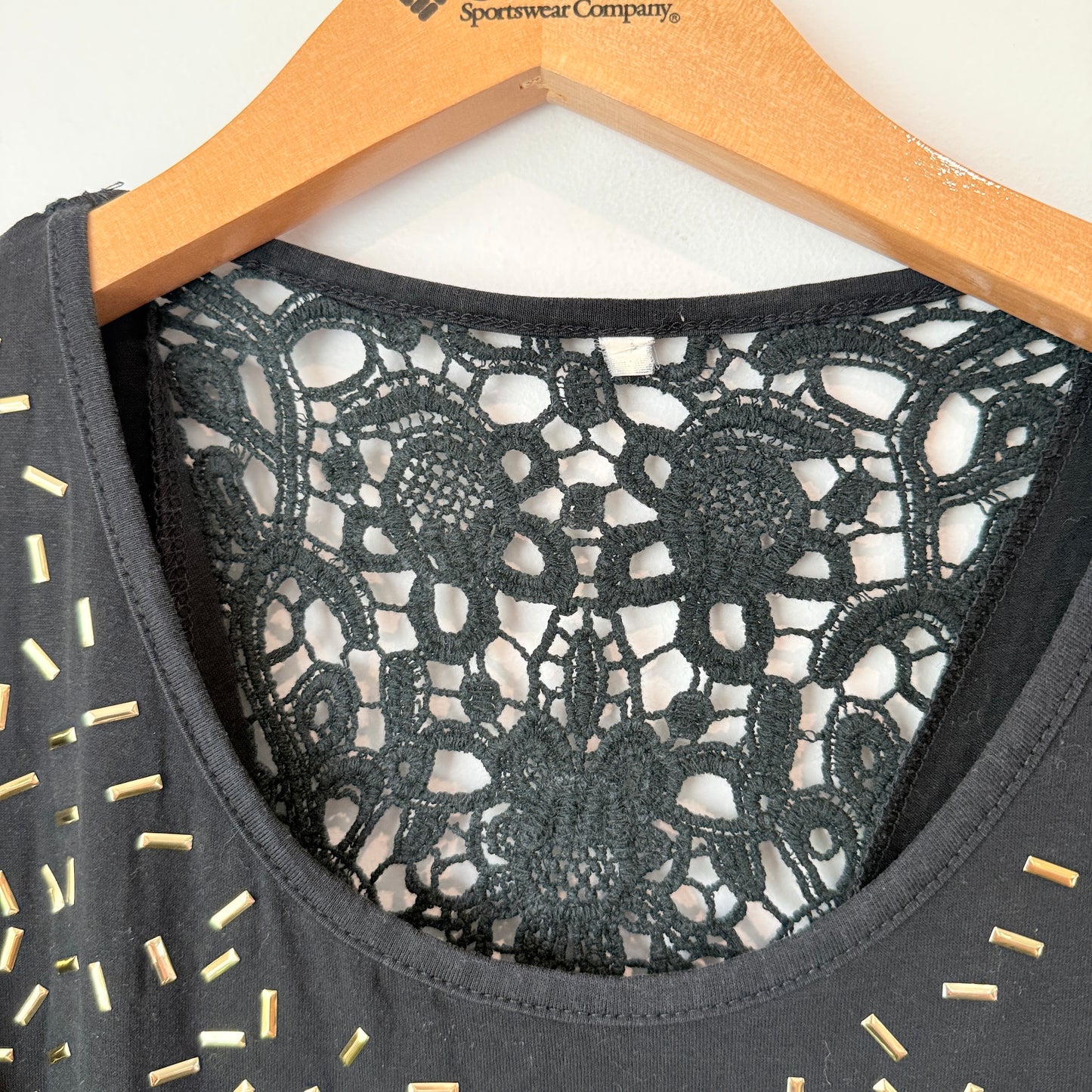 Brand Unknown Black Sleeveless Gold Embellished Top Size U/Arm to U/Arm 46cm