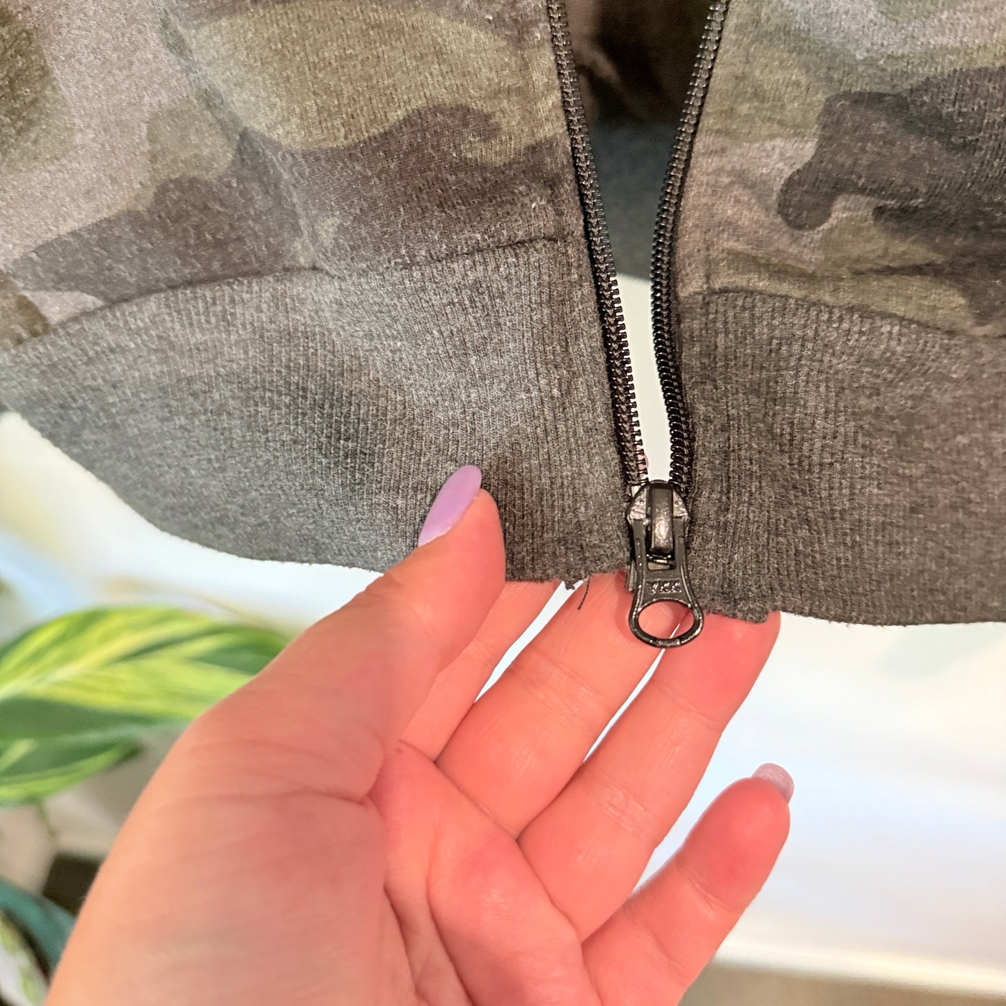 French Connection Size L Camouflage Sweatshirt