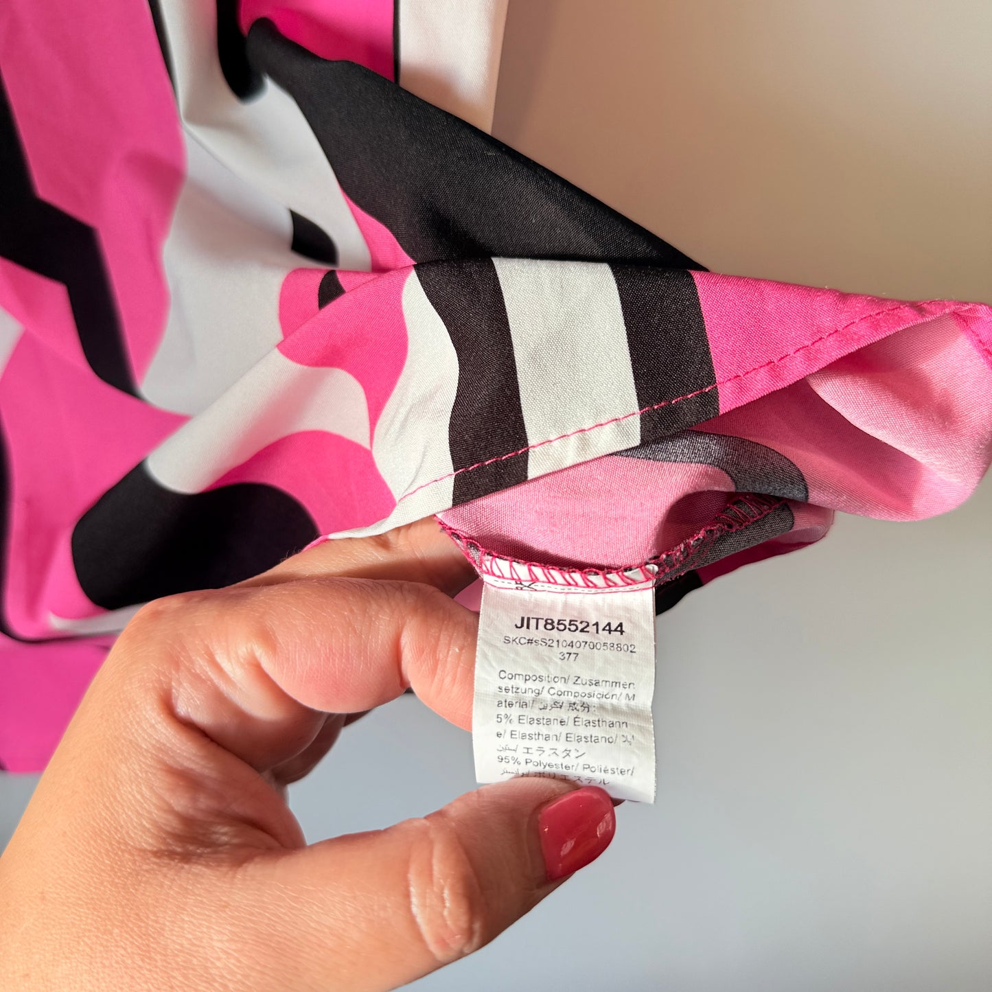 SHEIN V-Neck Blouse Geometric Print - Size M