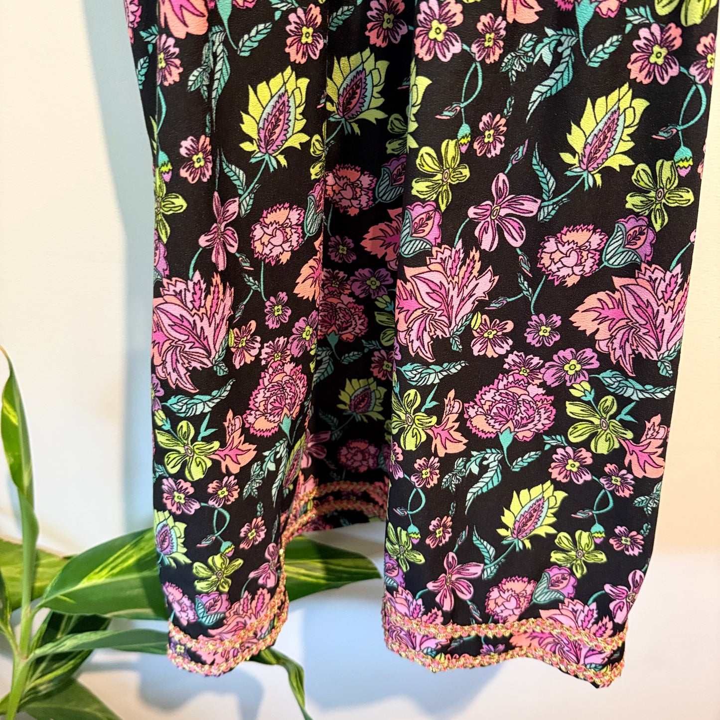 Girls (Age 6-7?) U/Arm to U/Arm 36cm Floral-Printed Dress