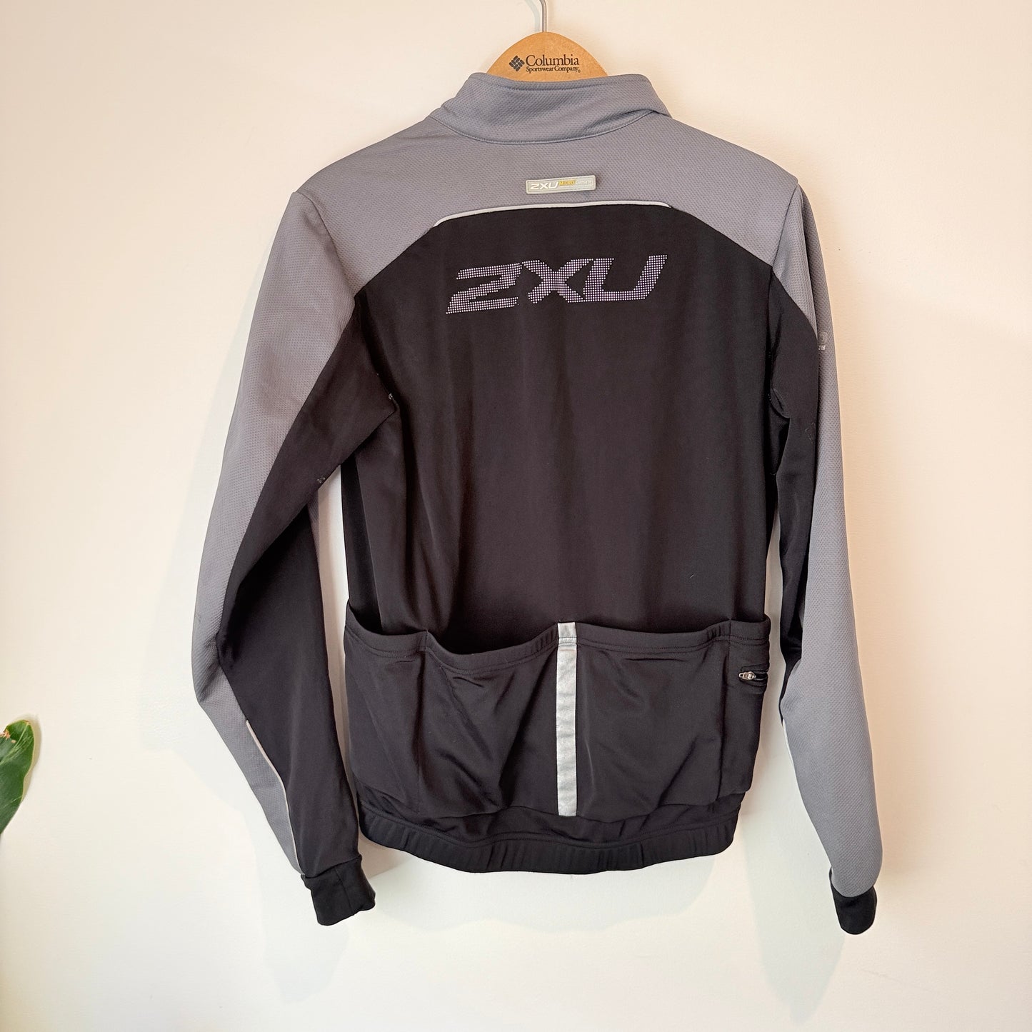 2XU Size M Micro Climate Grey & Black Cycling Jacket