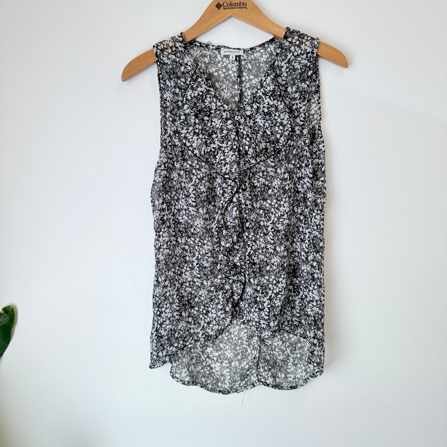 Shanton Size 8 Floral Print Sleeveless Blouse