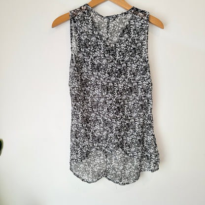 Shanton Size 8 Floral Print Sleeveless Blouse